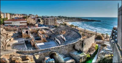 Quelle ville en T n'est pas située en Sicile ?