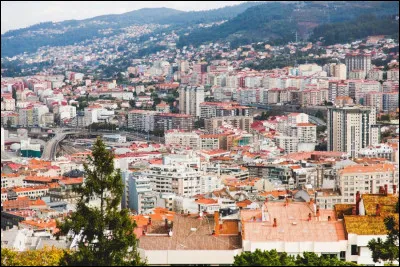 Quelle ville en V n'est pas située en Italie ?