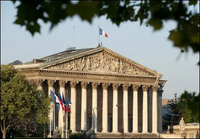 Comment s'appelle le bâtiment principal de l'Assemblée nationale ?