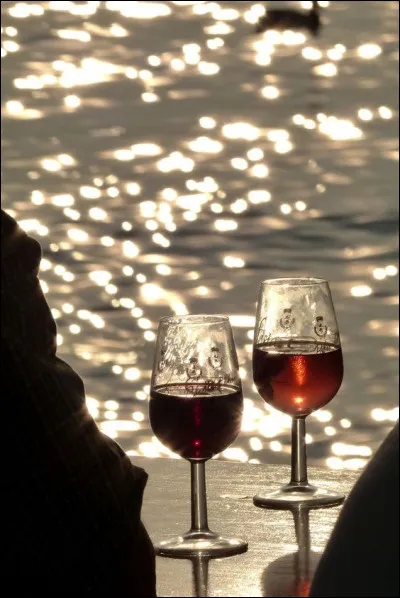 À quelle date, est-il coutume de fêter l'arrivée du beaujolais nouveau ?