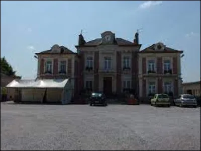 Commune des Hauts-de-France, entre Valenciennes et Maubeuge, Curgies se situe dans le département ...