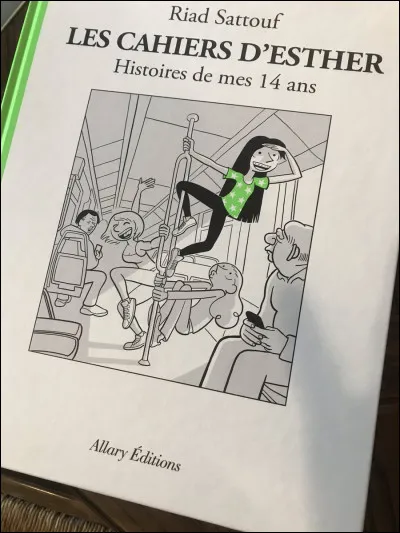 Au cours de quel mois « Les Cahiers dEsther, Histoire de mes 14 ans » est-il paru ?