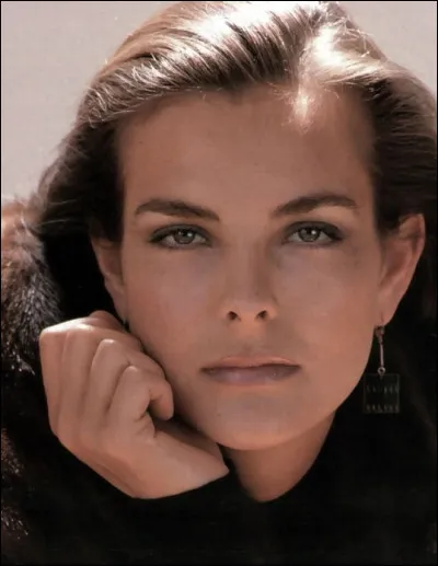 Quel acteur tient le rôle de James Bond dans le 12e opus de la série "Rien que pour vos Yeux" ?