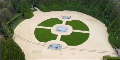 Dans quelle forêt a été signé l'armistice du 11 novembre 1918 ?