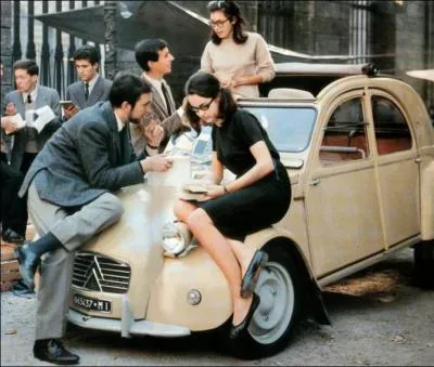 Nous sommes des jeunes gens des annes. .