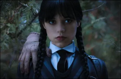 Qui joue le rôle de Mercredi Addams dans la série "Mercredi" sortie en 2022 ?