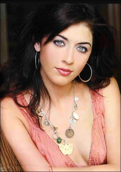 Qui est cette Nolwenn, actrice, autrice-compositrice-interprète et multi-instrumentiste ?