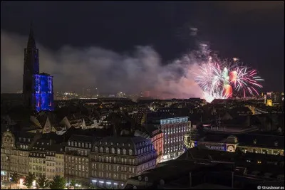 Quelle ville rendant habituellement hommage à la République par ses festivités du 14 juillet durant 2 jours, bal des pompiers et festivités sur la place Maréchal De Lattre de Tassigny et magnifique feu d'artifice, visible depuis les quais Menachem Taffel, qui illumine traditionnellement le ciel d'Alsace, annulera ces festivités en 2023 en raison des risques d'incendie !