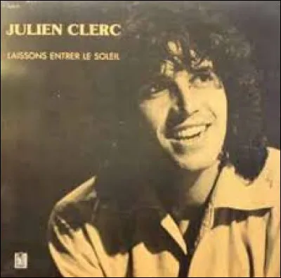 "Laissons entrer le soleil" : Selon Julien Clerc, le monde est glacé de/d'...