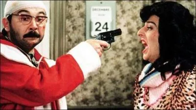 Termine le titre de ce film, Le pre Nol est ... 