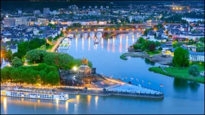 Quelle rivière a donné son nom à un département français qui se jette dans le Rhin à Coblence ?