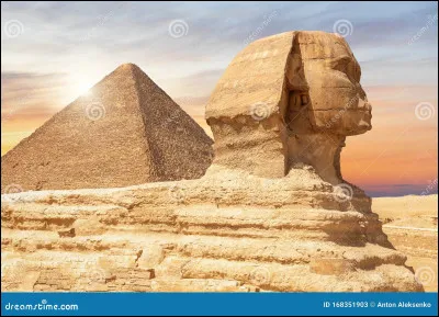 Quelle grande statue veille sur les pyramides dÉgypte ?