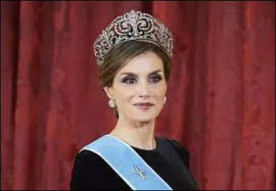 Médias et divertissements : Quel était le métier de la reine Letizia avant de se marier avec le roi d'Espagne Felipe VI ?