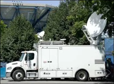 Médias et divertissements : Quelle est la première chaîne d'information en continu à avoir été créée ?