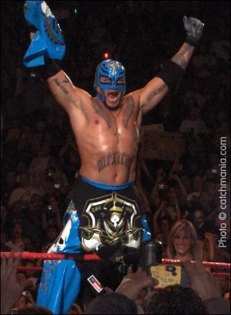 La seule fois o Rey Mysterio est apparu sans son masque tait  quelle occasion ?