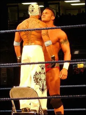 Quelle est la premire ceinture qu'il gagne  la WWE ?