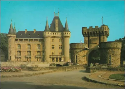 Dans l'industrie des fleurs artificielles, quel nom donne-t-on au grillage où les pétales teints sont étalés pour séchage ?