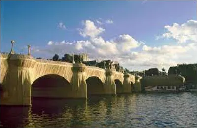 Arts : Quel artiste a empaqueté le Pont-Neuf de Paris ?