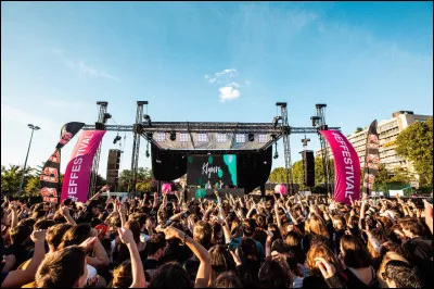 Dans cette phrase, y a-t-il une erreur ?

"Eh ! C'est bientôt la fête de la muisique !"