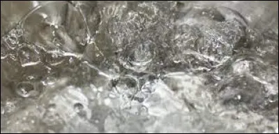 Sciences et nature : À combien de degrés l'eau rentre-t-elle en ébullition ?