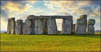 Géographie : Dans quel pays peut-on voir le site de Stonehenge ?
