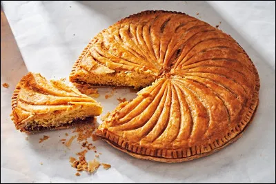 Cette fête est représentée par cette galette. On met une belle fève dedans et on a un roi ou une reine !