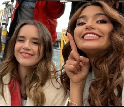 À quelle chanson ces paroles appartiennent-elles : "Corriendo corriendo, hacia mi sueño, run na na na" ?