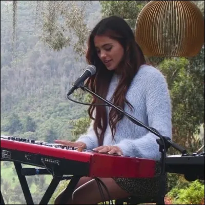 Quel duo a chanté "Worlds Collid" ?