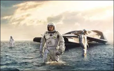 Qui est le réalisateur du film "Interstellar", publié en 2014 ?