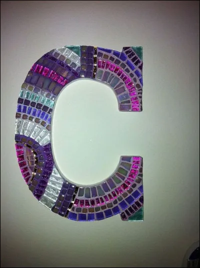 Couleur : quelle est celle de l'aiguille qui est l'un des sommets du massif du Mont-Blanc ?