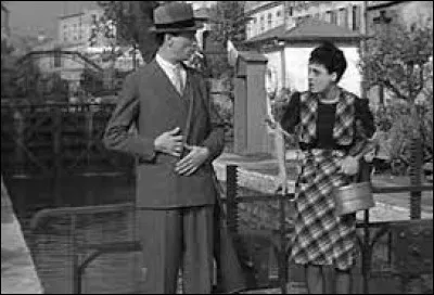 Cinéma : Dans quel film peut-on entendre l'actrice Arletty débiter cette célèbre réplique '' Atmosphère ! Atmosphère ! Est-ce que j'ai une gueule d'atmosphère ?'' ?