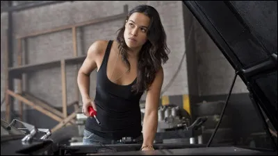 Interprétée par Michelle Rodriguez, elle joue la fiancée de Dominic Toretto. Elle est l'un des personnages féminins les plus importants de la saga. Qui est-elle ?