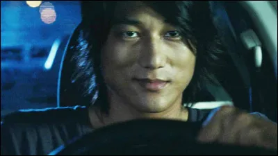 Il est initialement introduit dans le film "Fast & Furious : Tokyo Drift" avant de devenir un membre central de la famille Toretto dans les films ultérieurs. Qui est-il ?