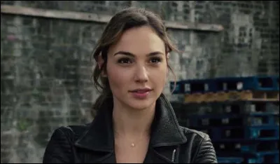 Comment se nomme ce personnage, joué par Gal Gadot, faisant partie de l'équipe de Dominic Toretto ?
