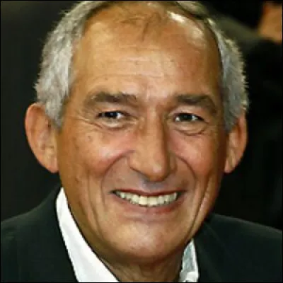 Qui est ce réalisateur du film ''Fort Saganne'' ?