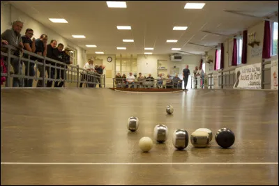 ''La boule de fort'' est un jeu de boule traditionnel de quelle région dont la capitale est Orléans ?