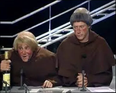 Médias et divertissements : Qui présentait l'émission ''Nulle part ailleurs'' ?