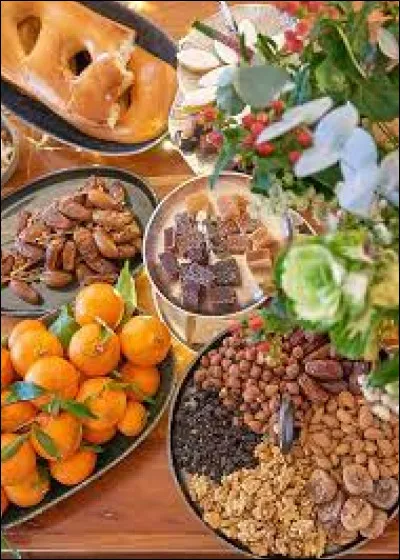 Vie quotidienne : Selon une tradition provençale, combien de desserts faut-il manger le soir de Noël ?