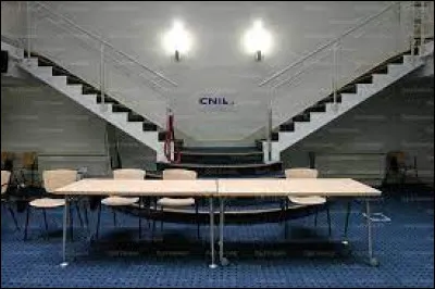 Politique et société : De quoi s'occupe l'autorité administrative française dénommée CNIL ?