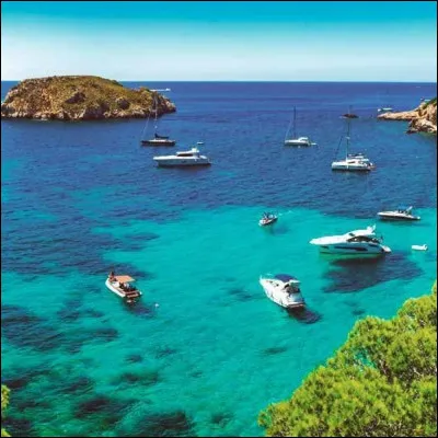 Mer intérieure entre entre l'Europe, l'Afrique et l'Asie. C'est la mer...