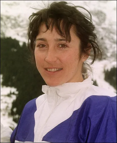 Cette skieuse, championne du monde de géant en 1993, médaille d'argent en géant aux jeux d'Albertville, c'est Carole ...