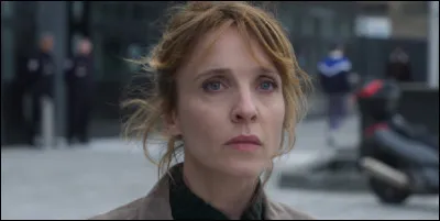 Retrouvez le nom de cette actrice qui joue dans la série "Les Revenants" et incarne la mère de famille dans la série humoristique quotidienne de France 2 "Parents mode d'emploi" :