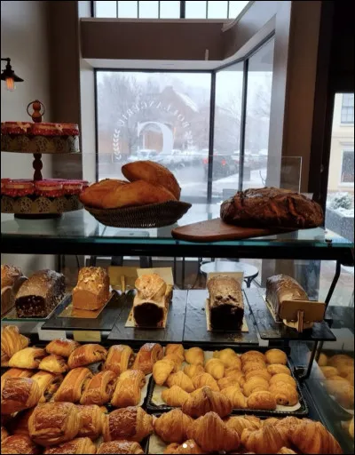 Tu entends dans la rue que tu as une super affaire chez ta mère, que fais-tu ?