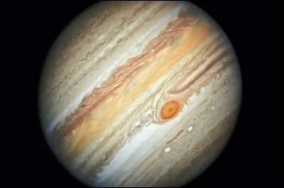 Jupiter est une géante rouge.