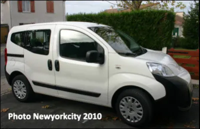 Ludospace est un type de véhicule familiale compact dérivé d'un véhicule utilitaire léger.