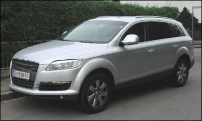 Q7 est un SUV haut de gamme produit par Mercedes.