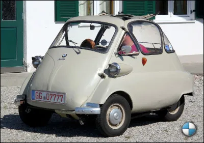 Isetta était un tricycle automobile produit de 1954 à 1962 par BMW.