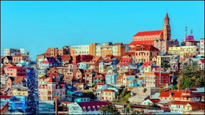 De quel pays Antananarivo est-elle la capitale ?