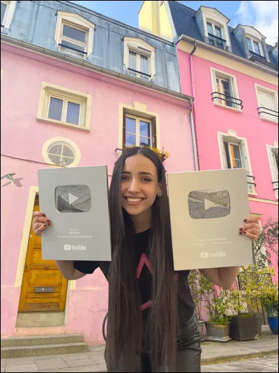 Enfin une fille ! Qui est-ce ?