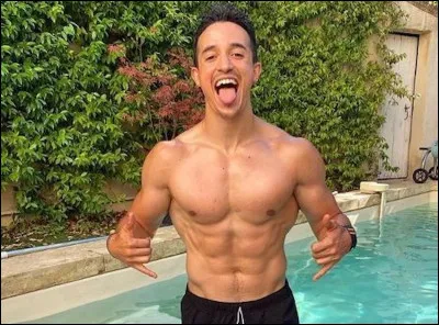 Lui, il est très musclé ! Qui est-ce ?